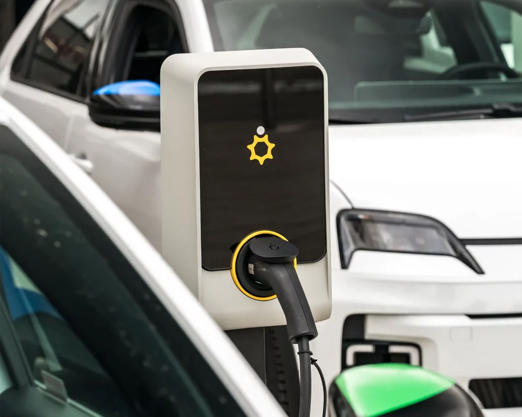 GBO_Innovation_makers_We_Drive_Solar_Solar_Life_Charger_Bidirectional_Highlight