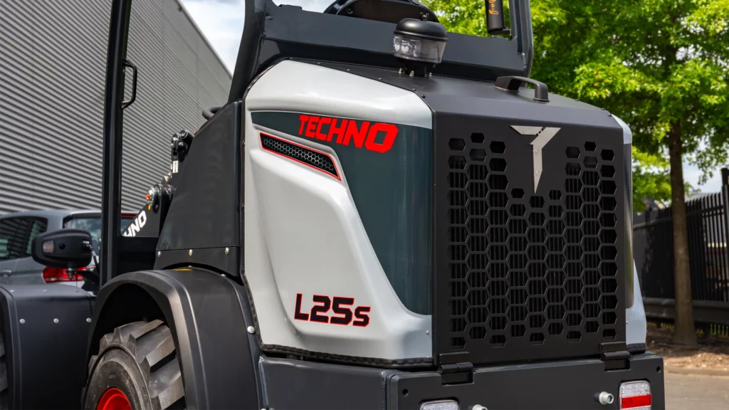 GBO_Peeters_Group_Pitbull_Cover_Cap_Hero_03